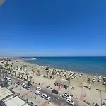 דירה Lazuli Sea View Beachfront- Ap 61 לרנקה